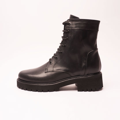 Carla 01 Stivaletto con i Lacci Pelle Nero