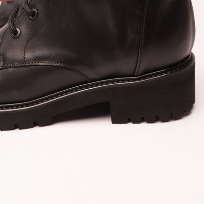 Carla 01 Stivaletto con i Lacci Pelle Nero