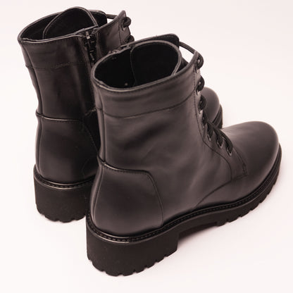 Carla 01 Stivaletto con i Lacci Pelle Nero